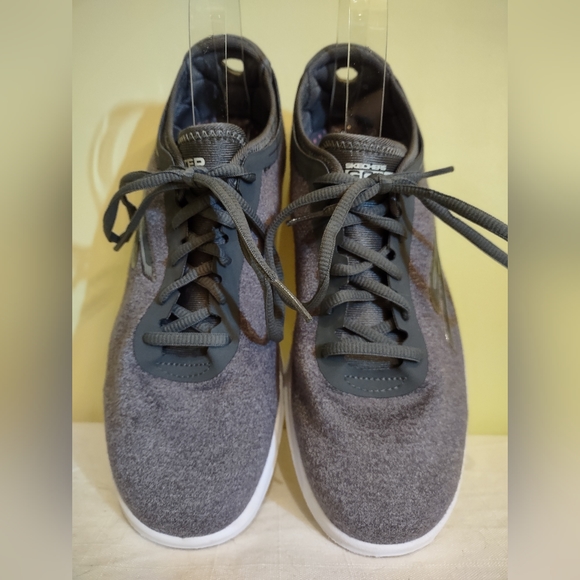 Sketchers GOGA Mat Quick Fit Women's Size 9 Grey Shoes - Picture 2 of 8
